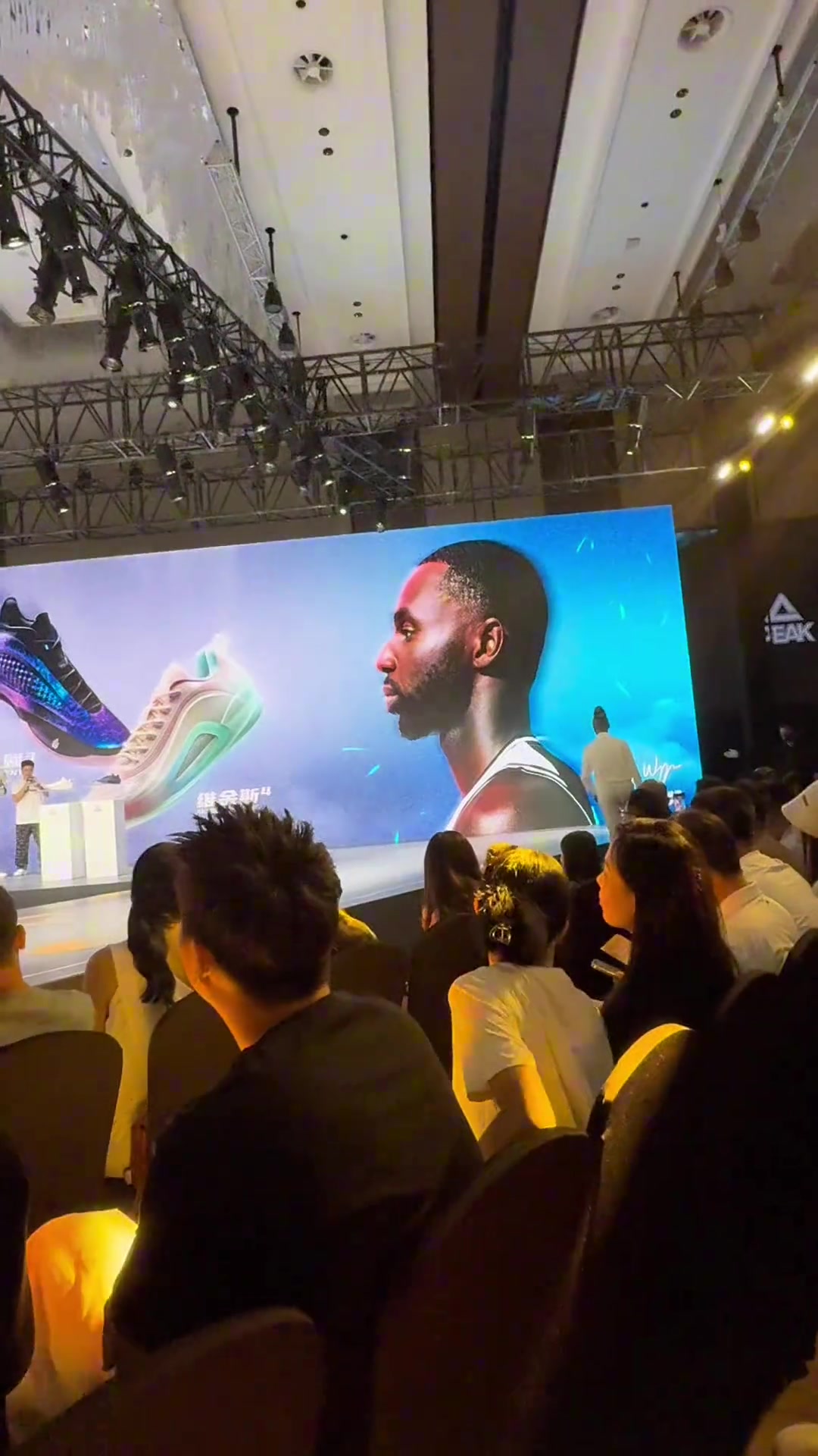 在老媽身邊永遠(yuǎn)是孩子...