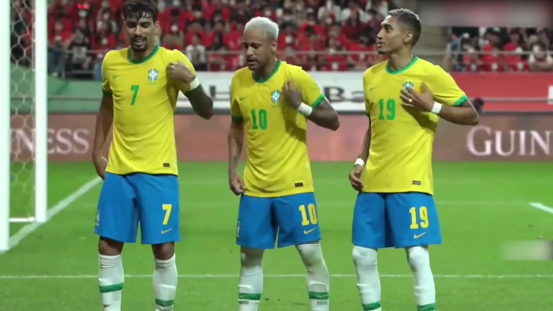 本該是球場上揮灑靈性的精靈內馬爾卡點跳勝利之舞合集