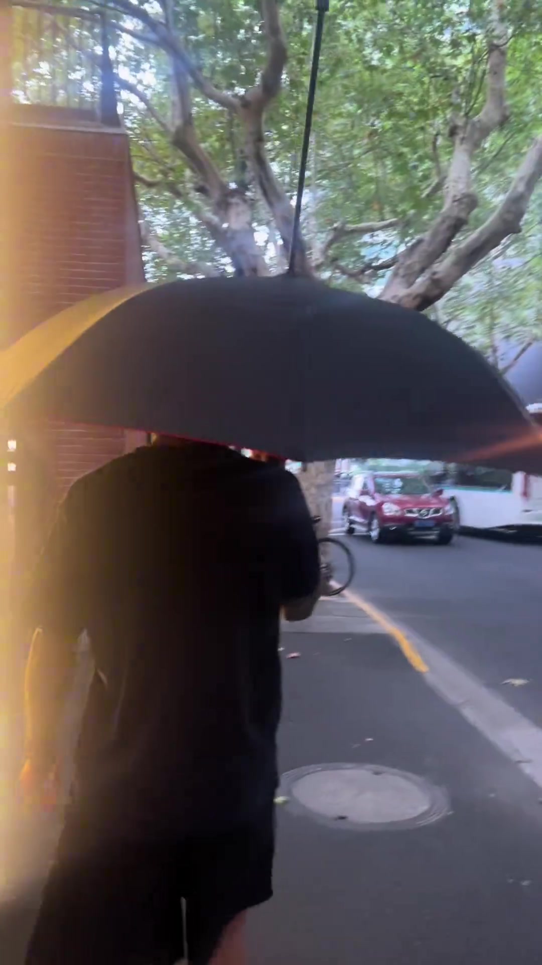 張琳芃愛(ài)妻社媒發(fā)布我寧可淋雨都不想和你打一把傘